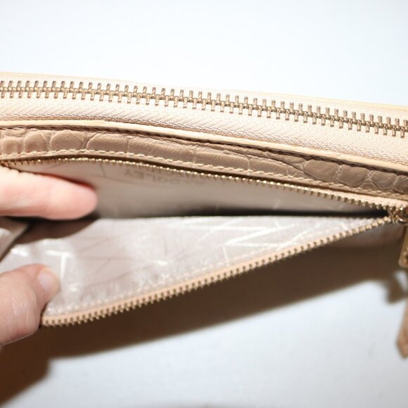 Badgley Mischka tanish zip-around wallet with multiple compartments EUC - Picture 7 of 8